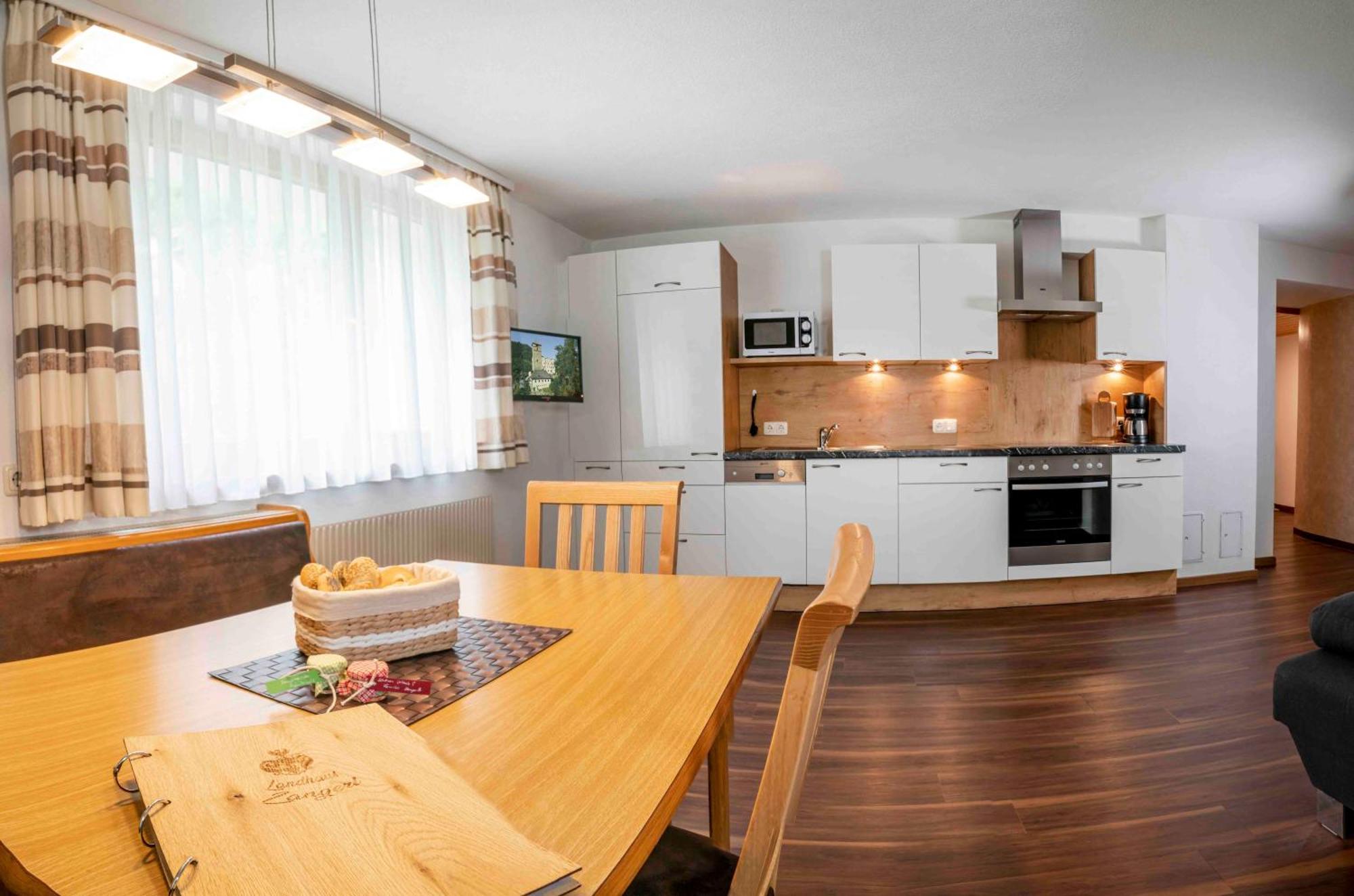 Landhaus Zangerl - Kobelerhof Landeck Szoba fotó